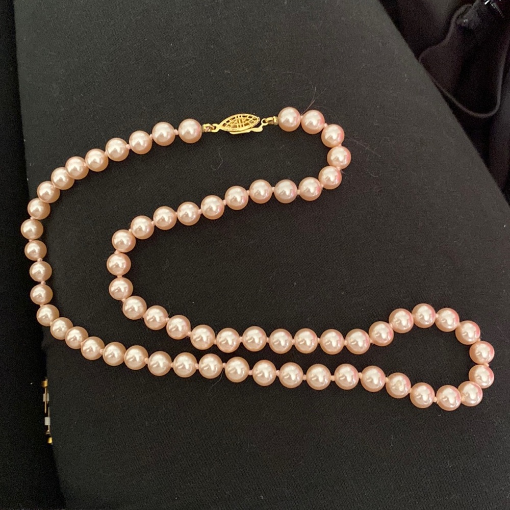 Women’s pearl necklace